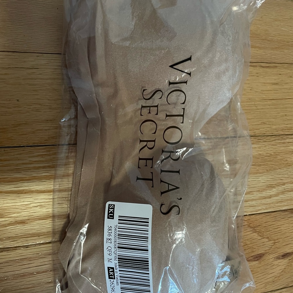 Brand New Victoria Secret Sports Bra